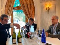 Europa-Park-Sommelier Vincenzo De Biase mit dem "Wein-Picasso" Mario Burkhart und dem Gastronom Francesco Caridi bei der Weinverkostung im Europa-Park.