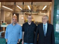 La Mucca: Neues Nobel-Italiener-Restaurant für Freiburg: Hotelier Roland Burtsche, Chefkoch Luca Ruggeri, Restaurantleiter Ceyhun Uluugur (von rechts nach links)