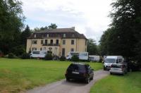 Wieder eine Fernseh-Kulisse aus Umkirch: Christine Kaufmann spielt im Queen-Auguste-Victoria-Park für die ARD!