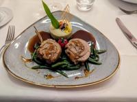 Stockwälder Zicklein-Braten mit Sauce von schwarzem Knoblauch | Bohnen | Kartoffel-Rosmarinsoufflé